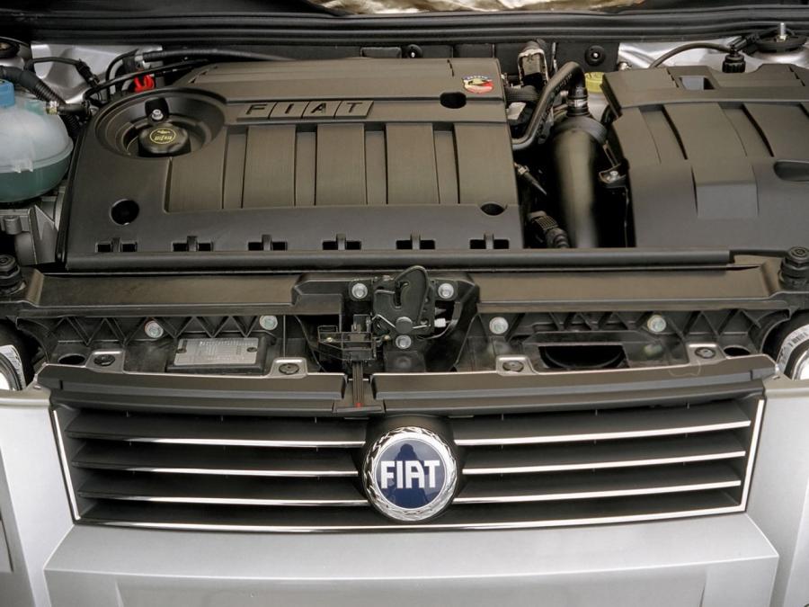Моторный отсек Fiat Stilo Abarth 5-Door (192) 2002 года  (NZ) (фото 3 из 8)